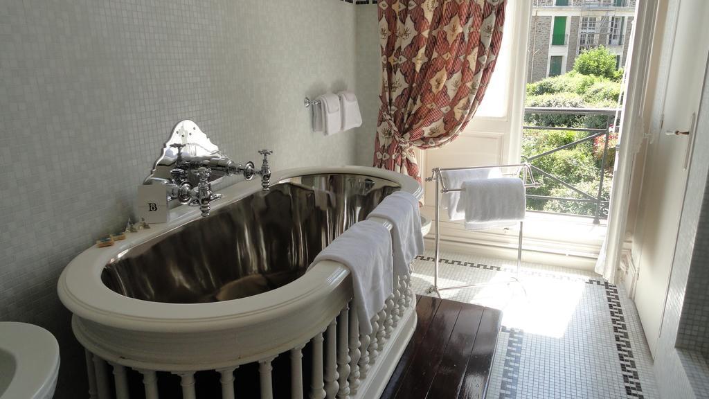 Hotel Villa Reine Hortense Dinard Room photo